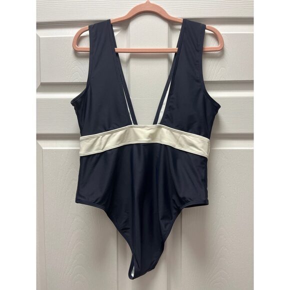 NWT Cupshe Bathing Suit Sz L - Picture 1 of 3
